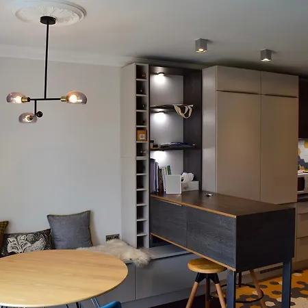 Modern 2 Bedroom In *