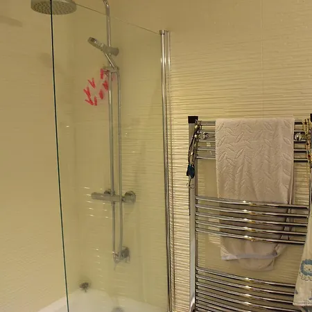 Modern 2 Bedroom In